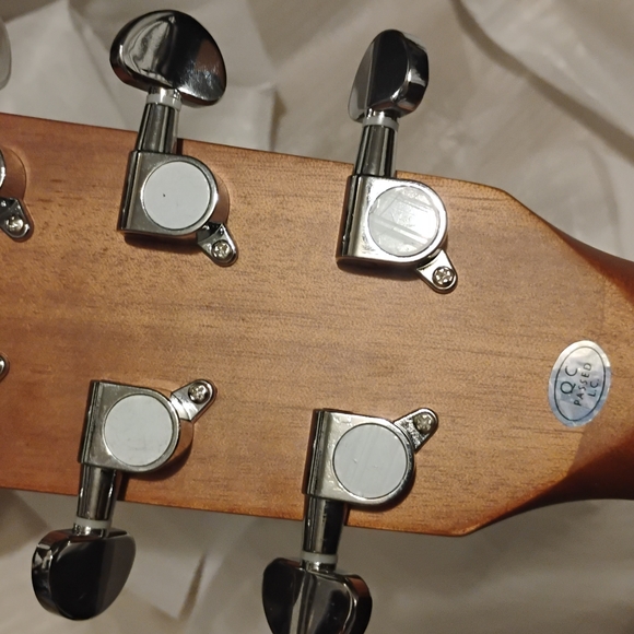 Kadence Guitar (Acoustic/Electric) - Picture 5 of 7